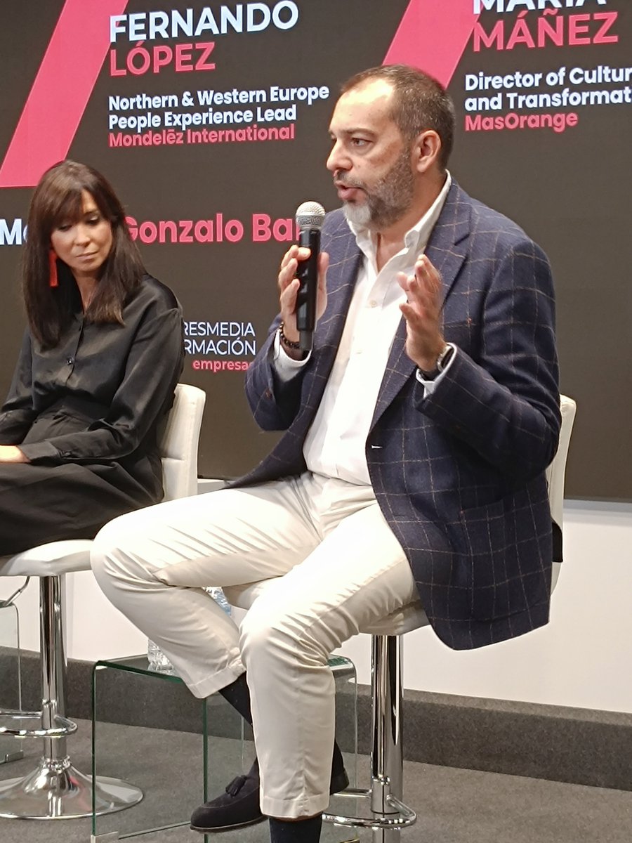 ForoRRHH's tweet photo. @MASORANGE_ES @MDLZ 🔴 #COMUNICARH
Los desafíos de la IA para quienes gestionan talento
🎙️"Si no tienes en cuenta la opinión de un empleado no sería sostenible en el largo plazo y el crecimiento de la compañía sería inviable"
#RRHH #Talento #IA #Liderazgo https://t.co/QvIwCQjKIN