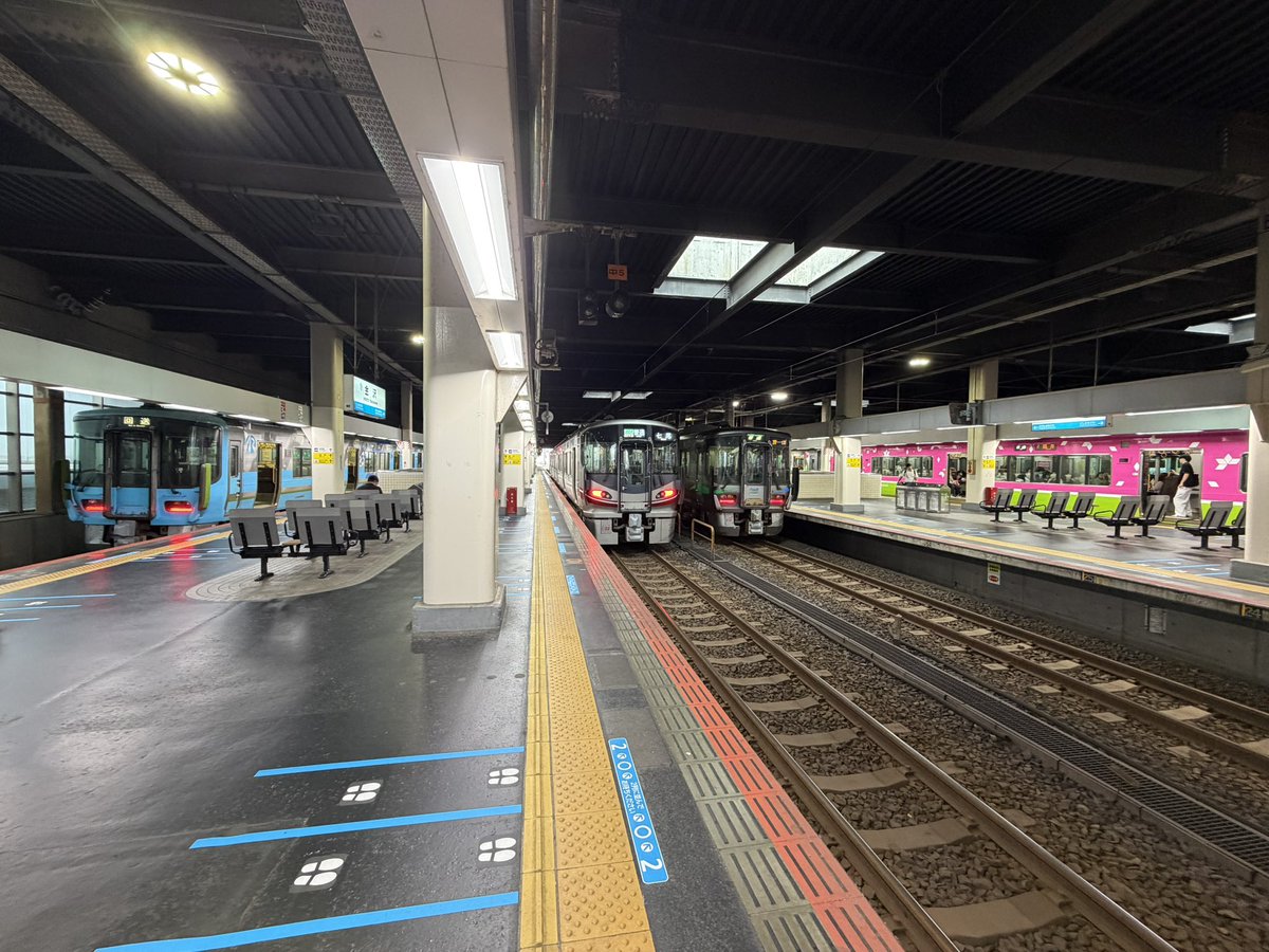 minomushi2015's tweet photo. 2026.9.25 14時20分頃
IRいしかわ鉄道 金沢駅
4社の521系が並ぶ時間 https://t.co/5HiFKy0VFe