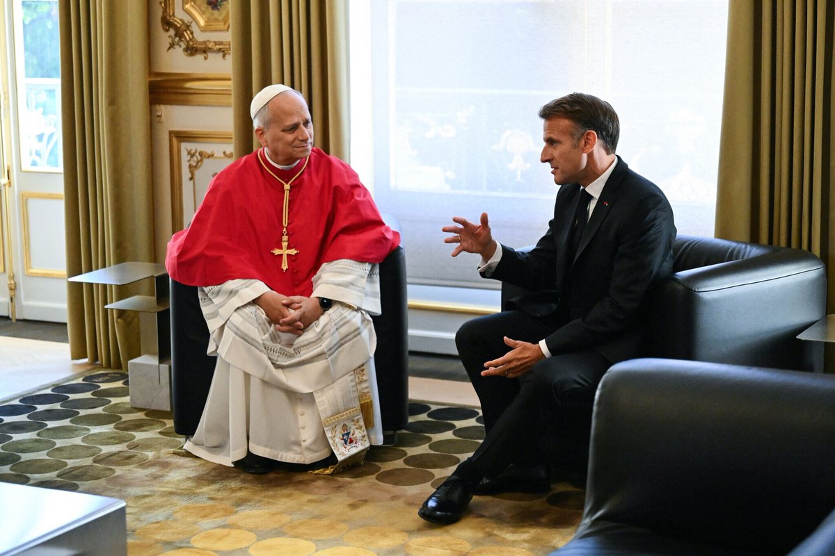 BFMTV's tweet photo. 🔴 EN DIRECT
Emmanuel Macron et le pape Léon XIV vont prendre la parole tour à tour depuis le palais de l'Élysée
https://t.co/EGrhONNSh8 https://t.co/EOqKhRu5be