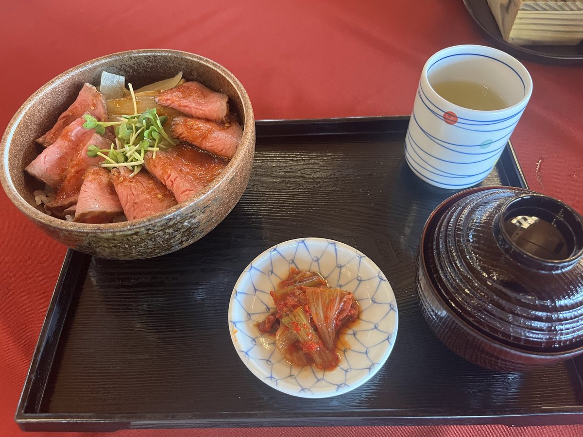 hidagyu365k's tweet photo. 仕事柄、メニューに飛騨牛があれば頼むようにしてる。
本日のお昼は、飛騨牛ローストビーフ丼。美味しゅうございました。
-東建塩河カントリー倶楽部-
そして、飛騨牛効果で後半は、ハーフベスト更新41⛳️ https://t.co/q3b6y8wCw3