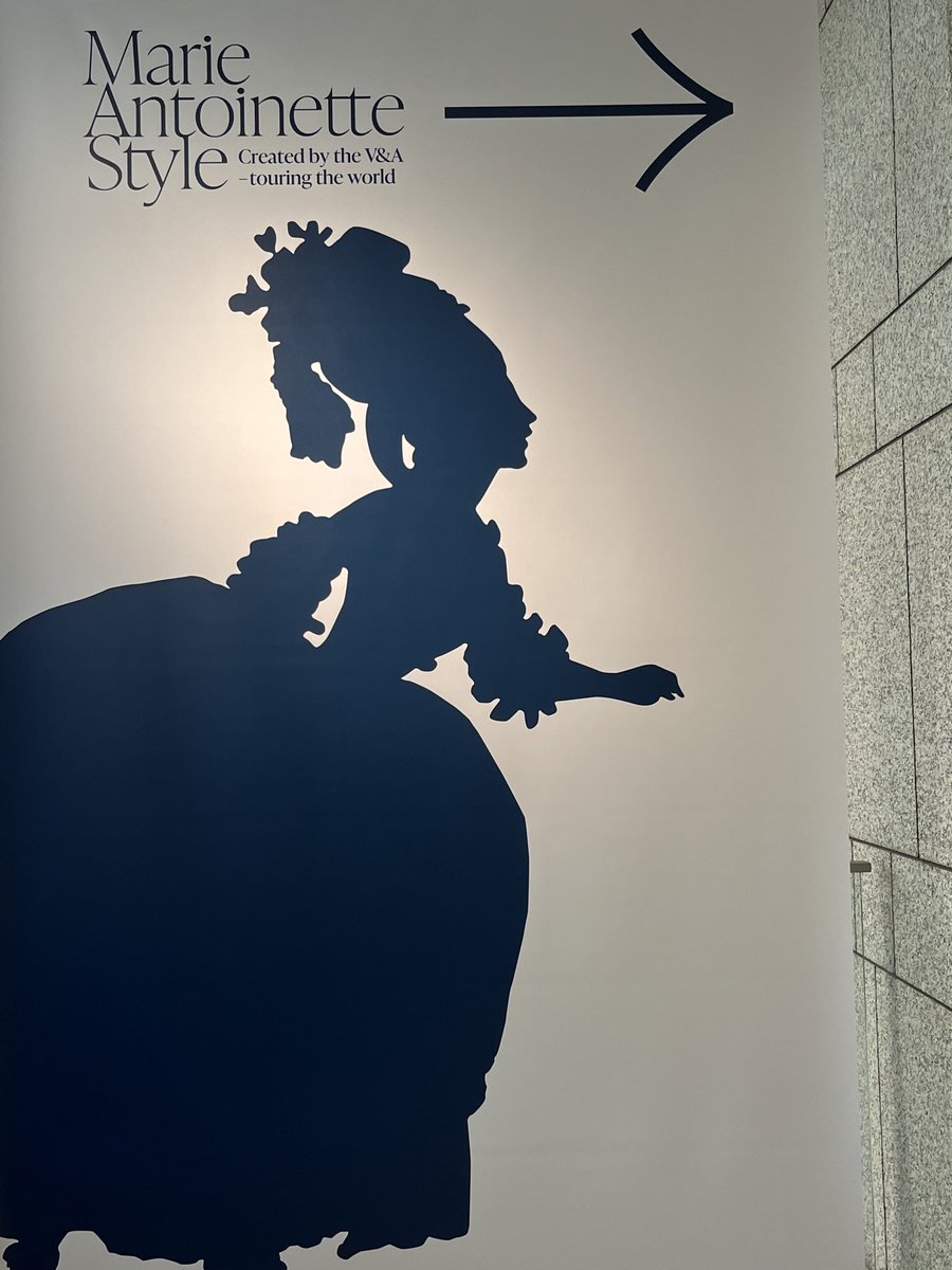 mika8205's tweet photo. マリーアントワネット展
@横浜美術館
長蛇の列を避けて平日夕方の訪問🥰

高貴な出自とフランス王妃としての生活と嗜好、そして抜群の審美眼は 時代を超え21世紀の現在にもインスピレーションを与えてくれる🇫🇷 https://t.co/stHGLNQY20