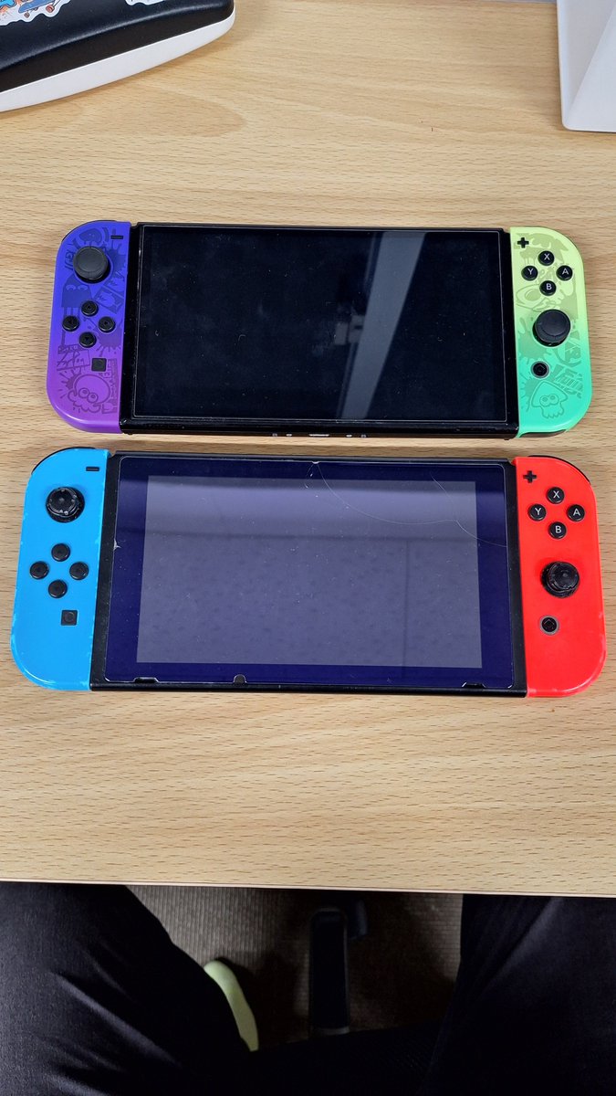 totovlog39's tweet photo. 職場の後輩君がSwitchくれた！
しかも2台！笑
1台はスプラトゥーン柄の有機ELディスプレイとか言うやつらしい！
娘のミンミは大喜び！

俺はあんまりゲームせんけど…頑張ってやるようにします！笑 https://t.co/KzfqeGFEZQ