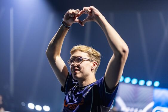optimistlevrai's tweet photo. [SOURCES] : Atow 🇧🇪 is reportedly close to joining Team Vitality 🇫🇷 for the RLCS 2027 season.

The Belgian star is very close to reaching a verbal agreement with the hive. 

BOMBAZO 🚨

🐝 https://t.co/5v5xH3DB1L