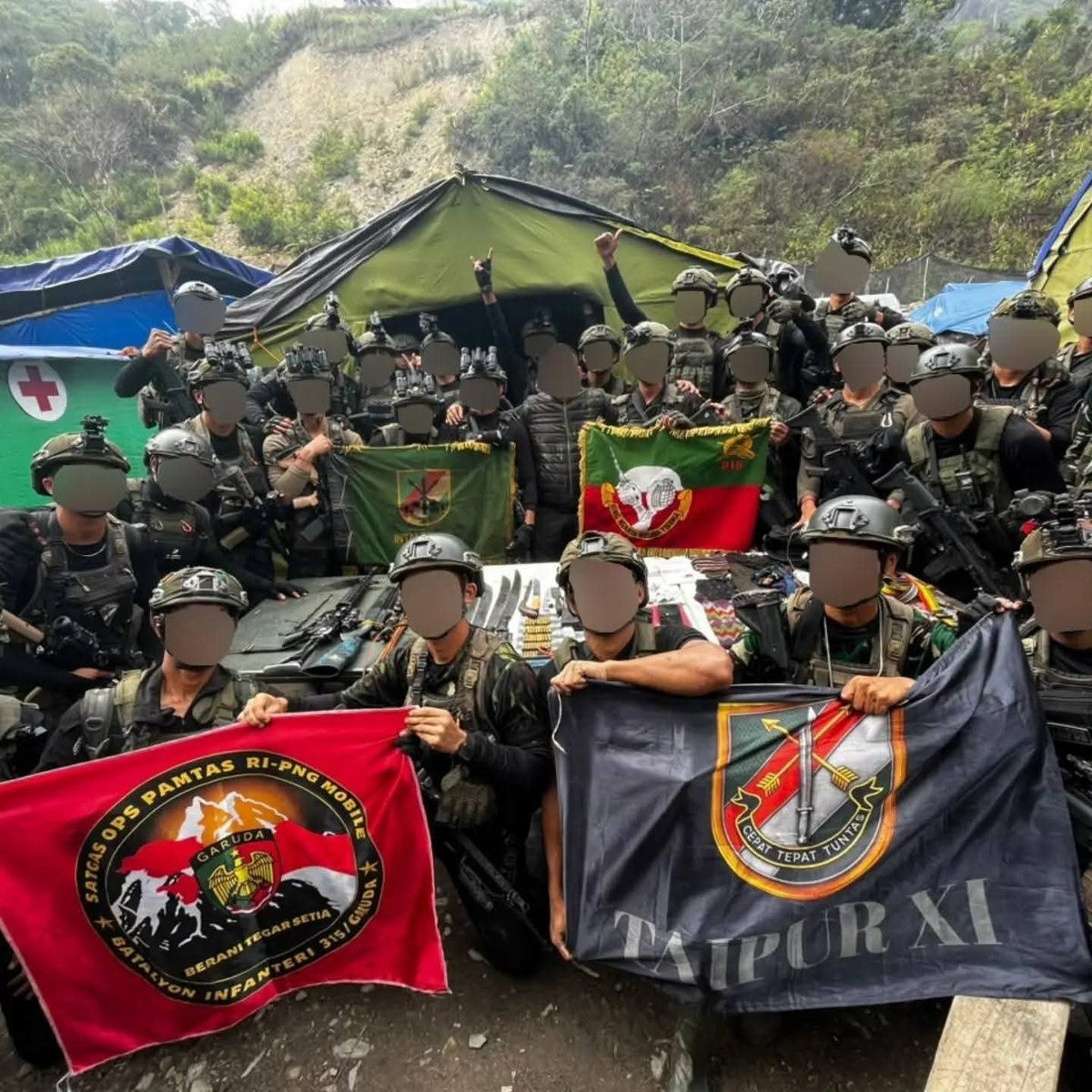 MellisaOps's tweet photo. 🇮🇩 Tim Yontaipur Kostrad bersama Satgas Pamtas RI-PNG Yonif  315 / Garuda di bawah Koops Habema TNI, Sektor Barat , Terlibat kontak senjata dengan kelompok teroris bersenjata pimpinan Daniel Aibon Kogoya, di KP Done Balogo, Kab Intan Jaya Provinsi Papua Tengah, dalam Kontak t.. https://t.co/1gw376z3Qt