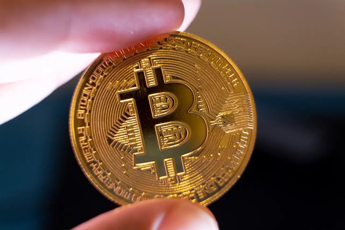 BitcoinCCX's tweet photo. JUST IN: 🇺🇸 WHITE HOUSE OFFICIAL SAYS THERE’S A “FAIRLY GOOD CHANCE” THE STRATEGIC bitcoin:native  RESERVE GETS SIGNED INTO LAW 🔥 https://t.co/4XkPJ6oxmT