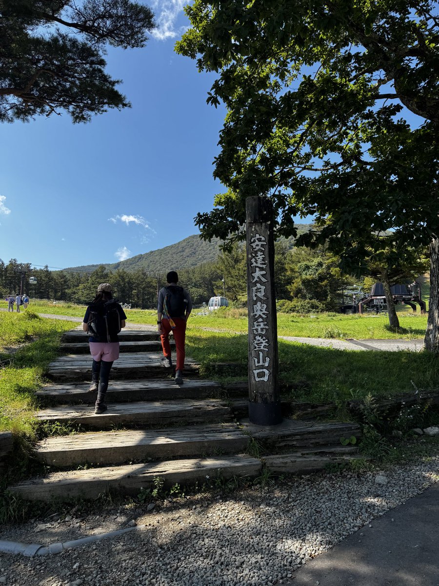 yamahiman's tweet photo. 今日は山登りで安達太良山に行ってきました。
登山口に温泉があって、山頂の火口はダイナミックで最高でした。
株を見ないストックデトックスもできてよかったです。 https://t.co/zA2HWZSoZg