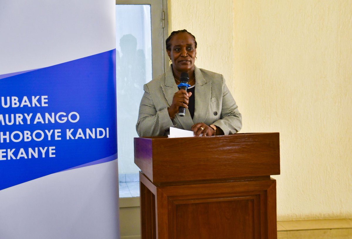 RwandaNorth's tweet photo. Minisitiri @U_Consolee yagaragaje ko kugira ngo Umuryango utekanye kandi ushoboye ugerweho, hakenewe ubufatanye bw'inzego zitandukanye mu gukemura ibibazo bikigaragara, birimo kurandura inzoga zitujuje ubuziranenge, abana bo mu mihanda n’abakoreshwa imirimo itemewe, umwanda,... https://t.co/t2UYQ4lutN