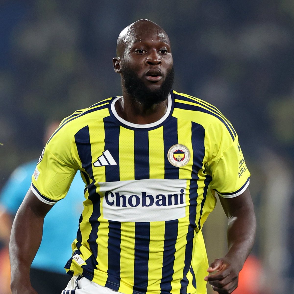 fanatikcomtr's tweet photo. Fenerbahçe Başkanı Aziz Yıldırım, milli maç arası sonrasında Romelu Lukaku ile özel bir görüşme yapıp golcü oyuncuya moral vermeyi planlıyor.

🔗 Takvim https://t.co/7pjBdVaWYP