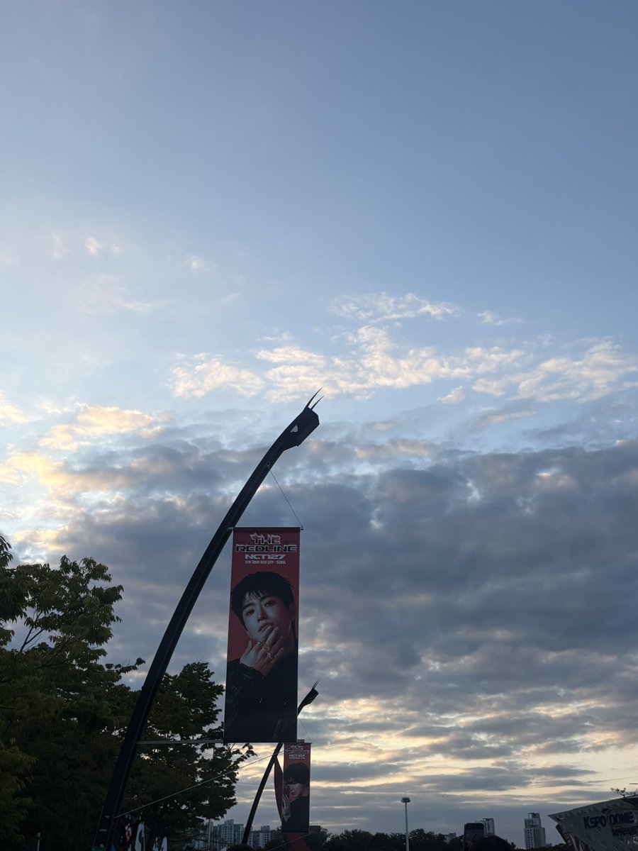 doejddlll's tweet photo. 근황…~
콘서트 열심히 즐기다 왓어요🤩
후회없던 3일 스탠딩💃🏻
레드라인 또 합쉬다….(ㅈㅂ https://t.co/fLgIWMx0XR