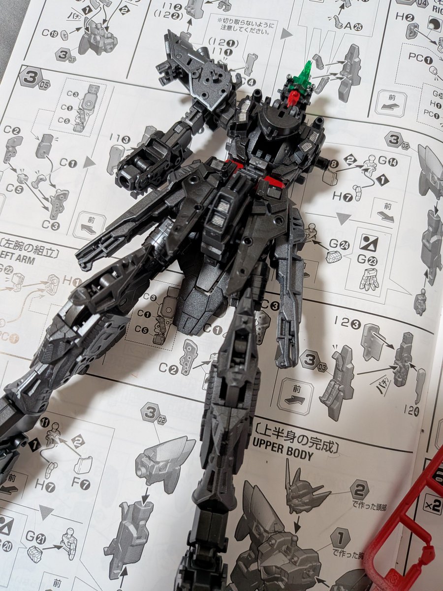 3takshot's tweet photo. 久々にちゃんとガンプラ作ってる〜 https://t.co/8Scr3Ifeki