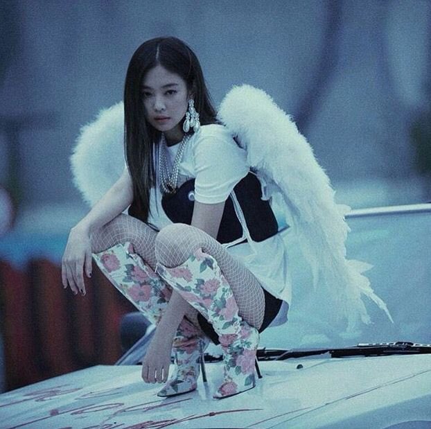 p1nks4vage's tweet photo. 🚨VMAS voting for song of the summer starts tomorrow. 

Prepare your instagram accounts today jencity, let’s try our best for a win. https://t.co/x6xoqriwVd