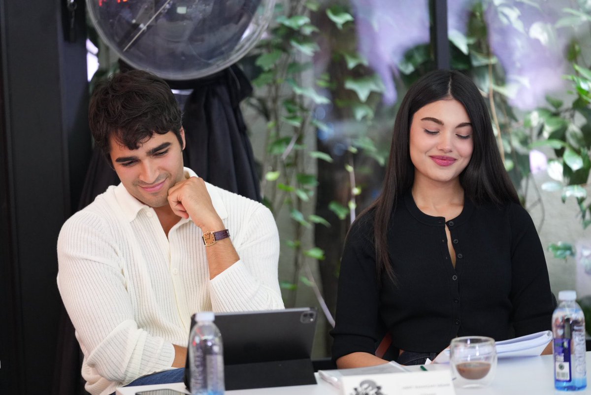 MuzikveTV's tweet photo. Lizge Cömert &amp; Mert Ramazan Demir ikilisini nasıl buldunuz?

#SusuzYaz https://t.co/hYcuvU9FK1