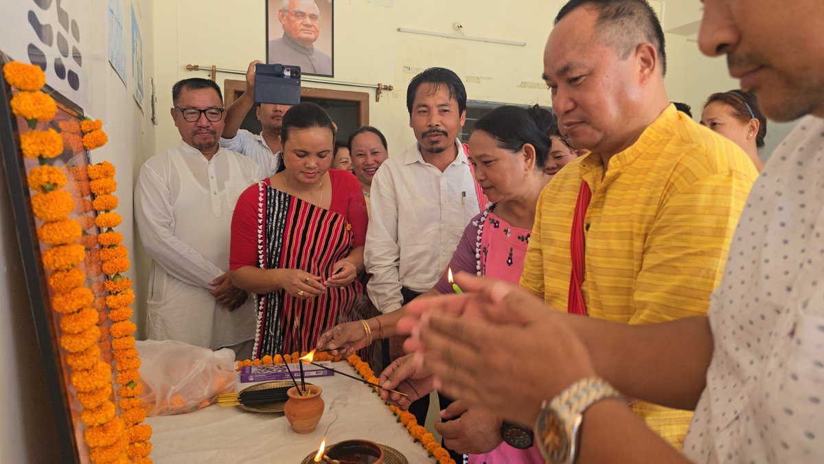 LongsingTo60113's tweet photo. Paid heartfelt tribute to Pandit Deendayal Upadhyaya Ji, founding General Secretary of Bharatiya Jana Sangh, at Atal Bihari Vajpayee Bhavan, BJP Karbi Anglong East Office, Diphu.
Joined by Shri Rolland Killing, Mrs. Niso Terangpi, Shri Krishna Bhattarai, Shri Longsing Tokbi, Shri Sarsing Phangcho and other colleagues.
His vision of Integral Humanism and Antyodaya continues to inspire us. 🇮🇳