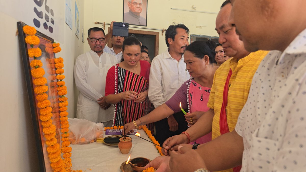 LongsingTo60113's tweet photo. Paid heartfelt tribute to Pandit Deendayal Upadhyaya Ji, founding General Secretary of Bharatiya Jana Sangh, at Atal Bihari Vajpayee Bhavan, BJP Karbi Anglong East Office, Diphu.
Joined by Shri Rolland Killing, Mrs. Niso Terangpi, Shri Krishna Bhattarai, Shri Longsing Tokbi, Shri Sarsing Phangcho and other colleagues.
His vision of Integral Humanism and Antyodaya continues to inspire us. 🇮🇳