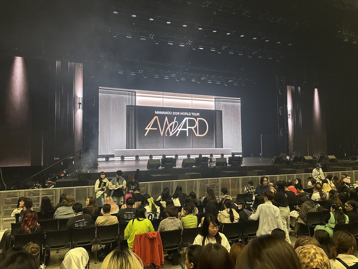 wheeism's tweet photo. actual seat is so close omg https://t.co/N266BacGA2