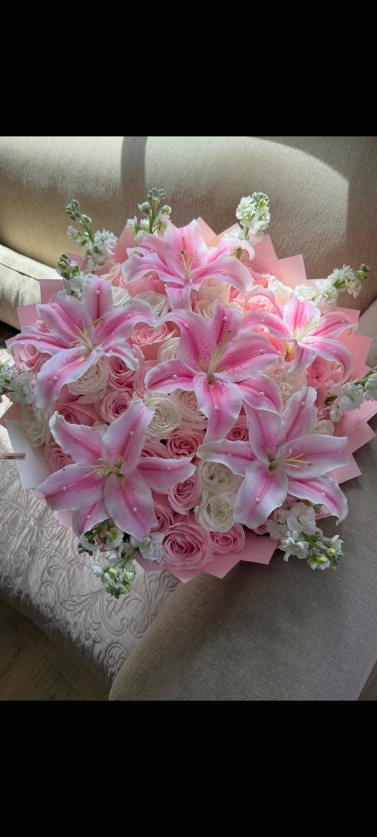 Bloomora80's tweet photo. Beautiful flowers 🌸🌸🌸🌸 https://t.co/kStCucr3aO