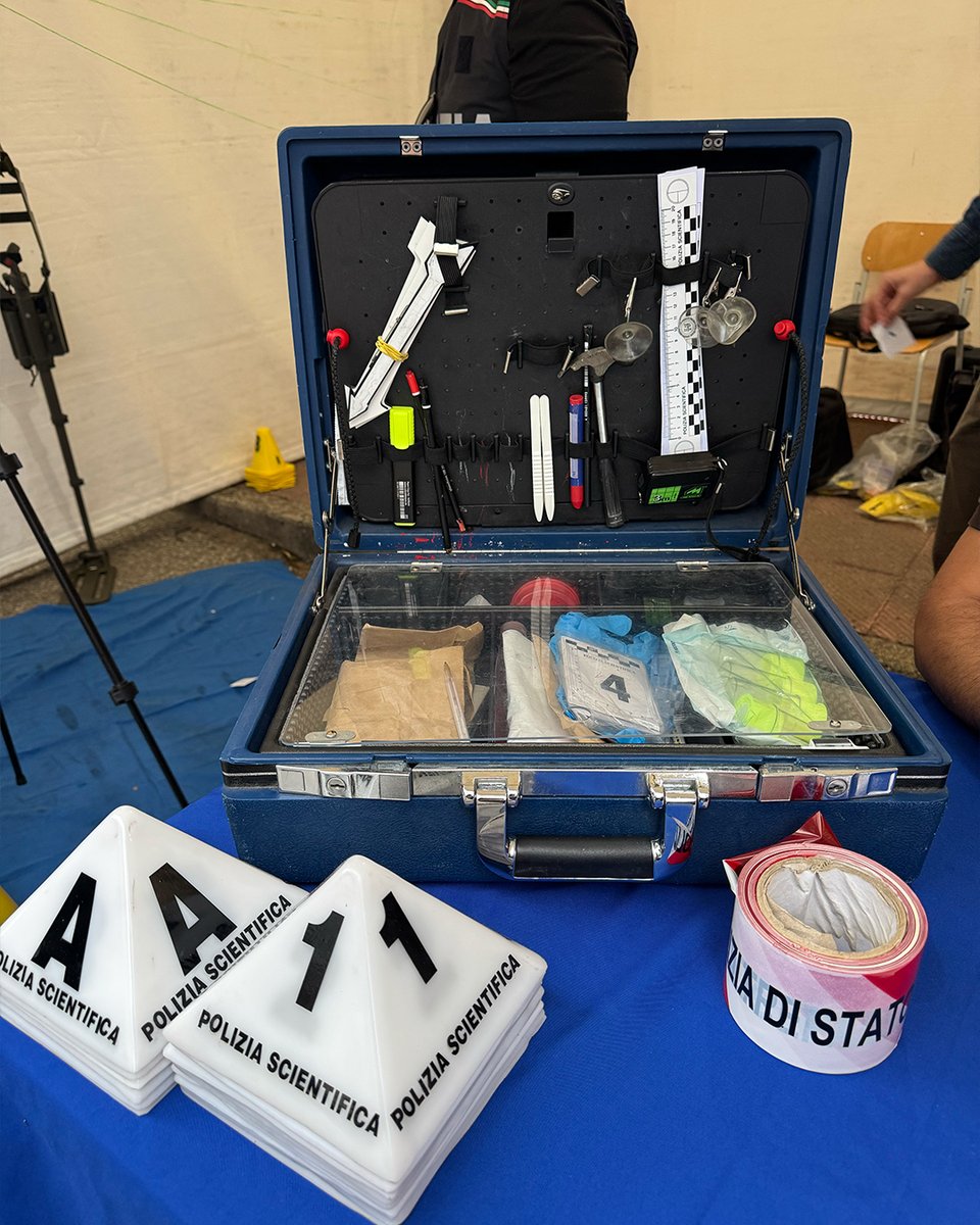 nottericerca's tweet photo. 🔍 Ricerca delle impronte latenti 🖐️
Allo stand della Questura di Cosenza – Gabinetto provinciale di Polizia Scientifica si diventa investigatori per un giorno! 🕵️♀️🕵️♂️
#Unical #SuperScienceMe #ResearchIsYourNorthStar #NotteRicerca #ERN2026 #EuropeanResearchersNight #MSCA https://t.co/Ogsm3A4qb0