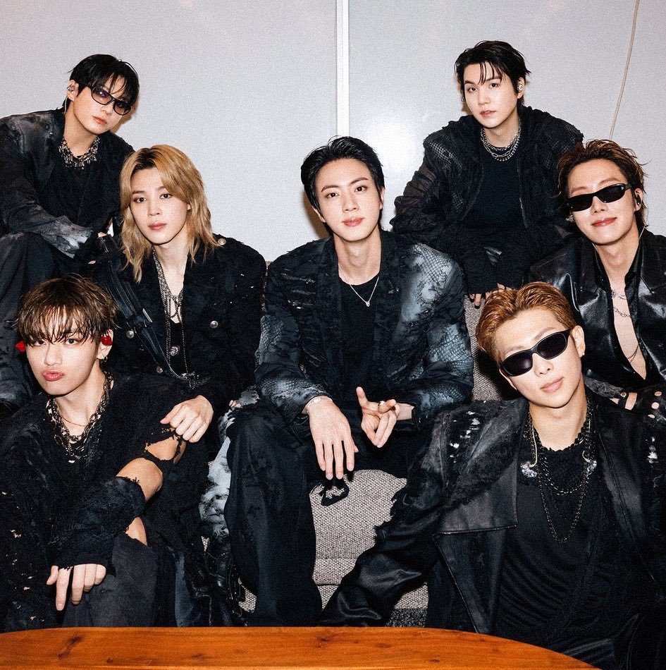 AmritaSuke's tweet photo. I vote for #ARIASBTS at 2026 ARIA music Awards.

💜👑 https://t.co/ZTn3PJLCy5