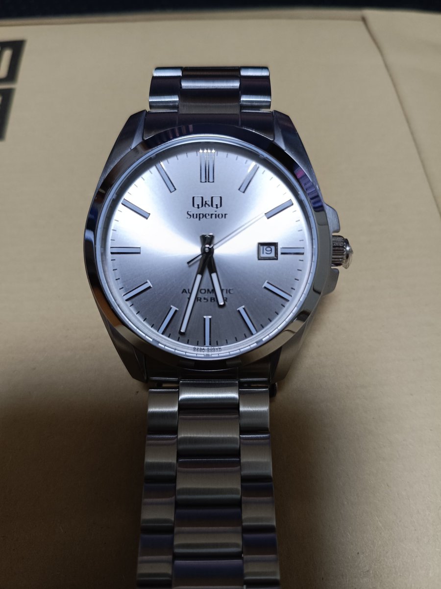 jiro_jitta's tweet photo. Q＆Q、泣く子も黙るチープシチズン
そのQ＆Qの50周年記念モデルのS23Aは自動巻き
どうしても欲しくなり購入
Q＆Qの最高峰だけど12000円😄

#QandQ
#シチズン https://t.co/Rl7ztpXdPe