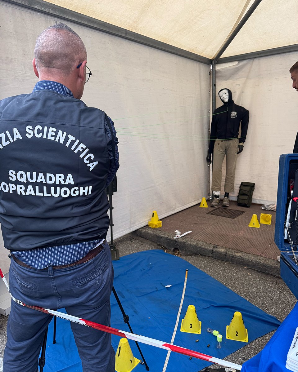 nottericerca's tweet photo. 🔍 Ricerca delle impronte latenti 🖐️
Allo stand della Questura di Cosenza – Gabinetto provinciale di Polizia Scientifica si diventa investigatori per un giorno! 🕵️♀️🕵️♂️
#Unical #SuperScienceMe #ResearchIsYourNorthStar #NotteRicerca #ERN2026 #EuropeanResearchersNight #MSCA https://t.co/Ogsm3A4qb0
