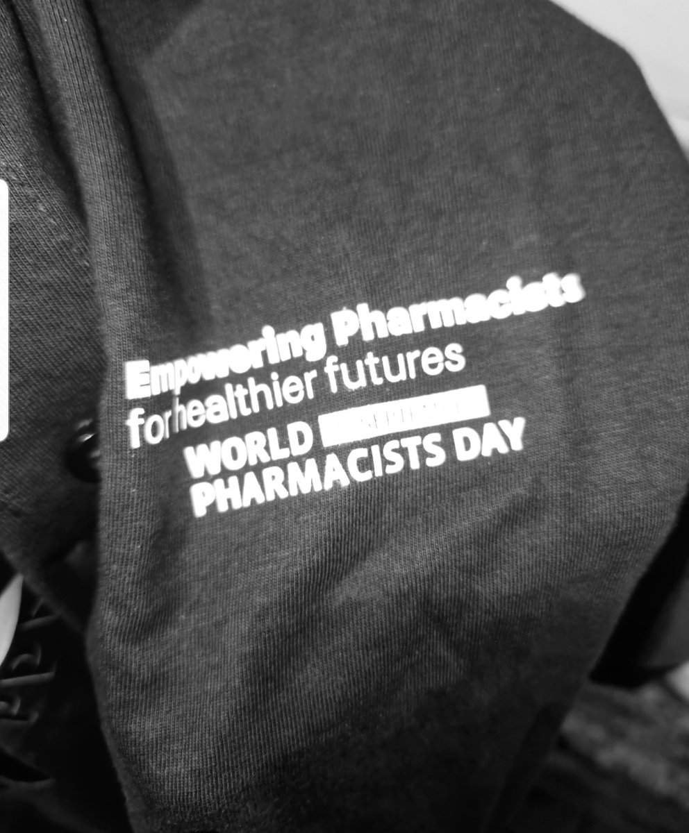 vintageoflagos's tweet photo. with love from @phillipspharmag 
🙃🙃

Happy world pharmacist day. https://t.co/FjHpuMmnMK