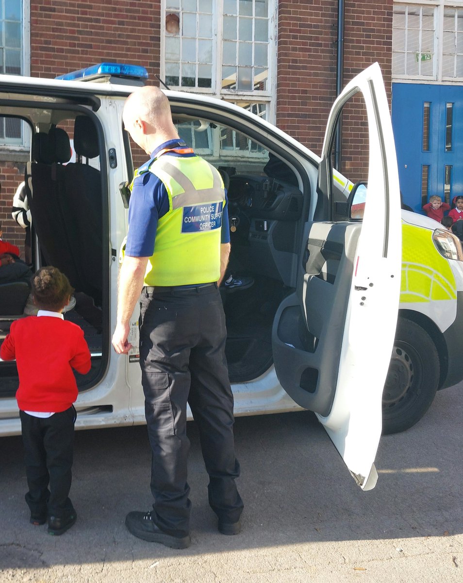 SmethwickWMP's tweet photo. PCSO's Mark &amp; Linda at Uplands Manor School today @SandwellPolice @sandwe https://t.co/KbMfdoigeV