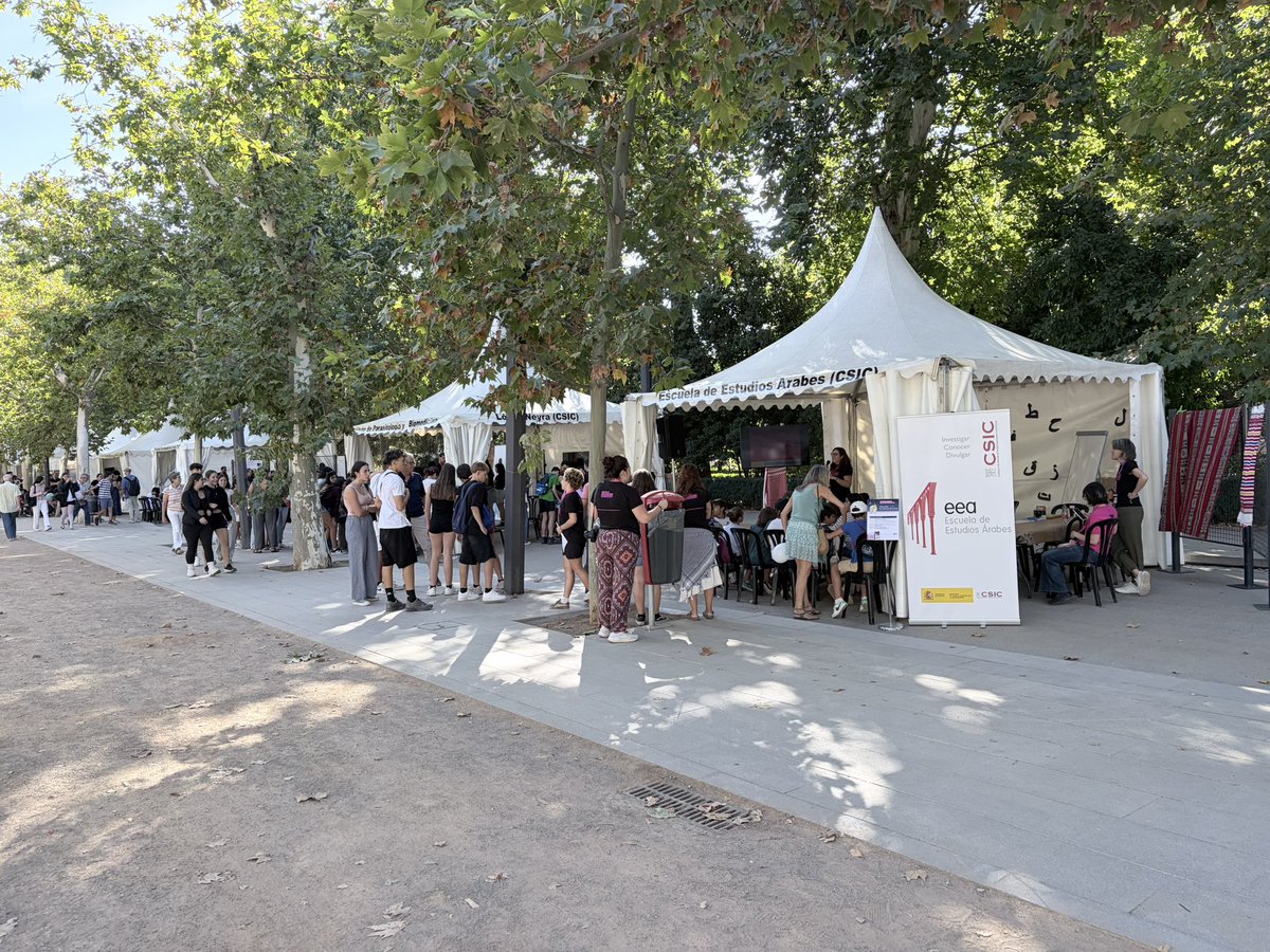 UGRdivulga's tweet photo. #NIGHTspain ¡Llegamos al ecuador de “La Mañana», con el Paseo del Salón de Granada y los itinerarios en la @fcienciasugr a pleno rendimiento!

⭐️ ¡Esta tarde más, y para todos los públicos! 

Actividades en #Granada: 

https://t.co/KJ6e318dqy

@FDescubre https://t.co/zg8QMISR58