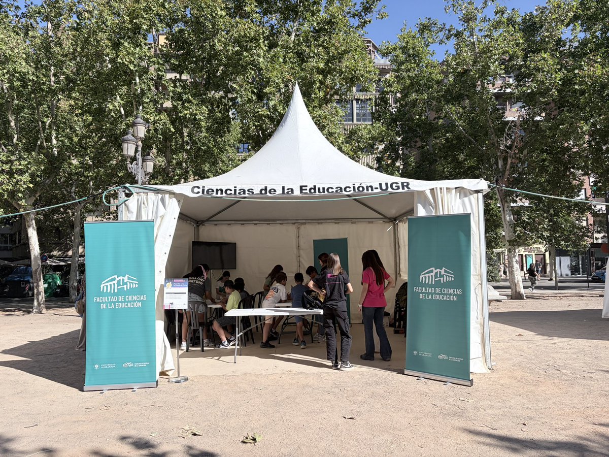 UGRdivulga's tweet photo. #NIGHTspain ¡Llegamos al ecuador de “La Mañana», con el Paseo del Salón de Granada y los itinerarios en la @fcienciasugr a pleno rendimiento!

⭐️ ¡Esta tarde más, y para todos los públicos! 

Actividades en #Granada: 

https://t.co/KJ6e318dqy

@FDescubre https://t.co/zg8QMISR58
