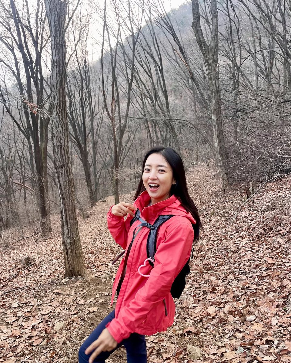 LeeSumin162u's tweet photo. 오늘은 추석이라 쉬는 날인데,
같이 걸어줄 사람 한 명이 없네요. 🍂🌕
혼자 보내는 휴일도 괜찮지만,
이런 날에는 편하게 이야기 나눌 사람이 있으면 좋겠어요.
먼저 인사해 주셔도 좋아요. 😊
좋은 인연으로 천천히 알아가요. 🤍
#추�� #추석연휴 #한국여자 #한국인 #친구찾기 #좋은인연 #같이걸어요 https://t.co/z1ltHVnb0O