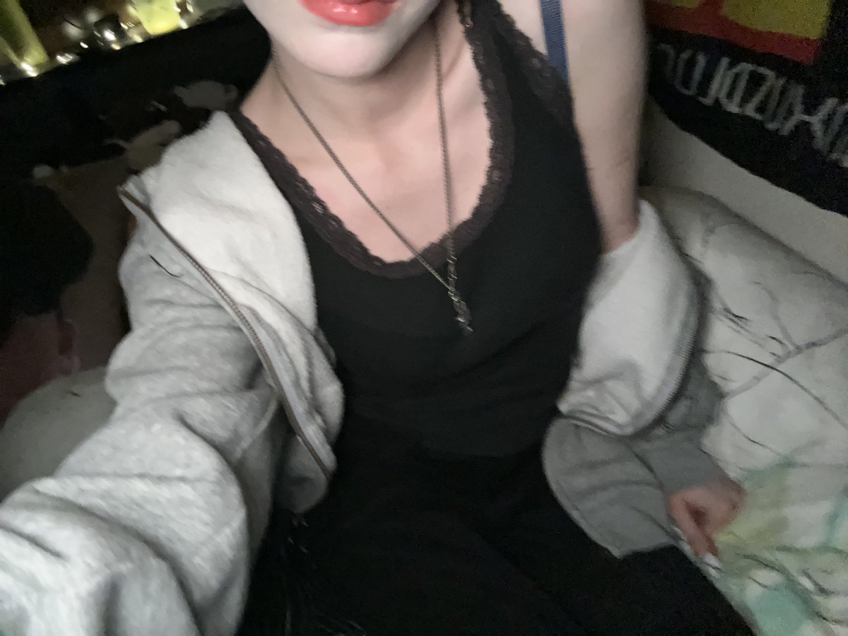 elsWhiteTiger's tweet photo. i feel like i only look thin sometimes ;_; https://t.co/Qa17ubUl2E