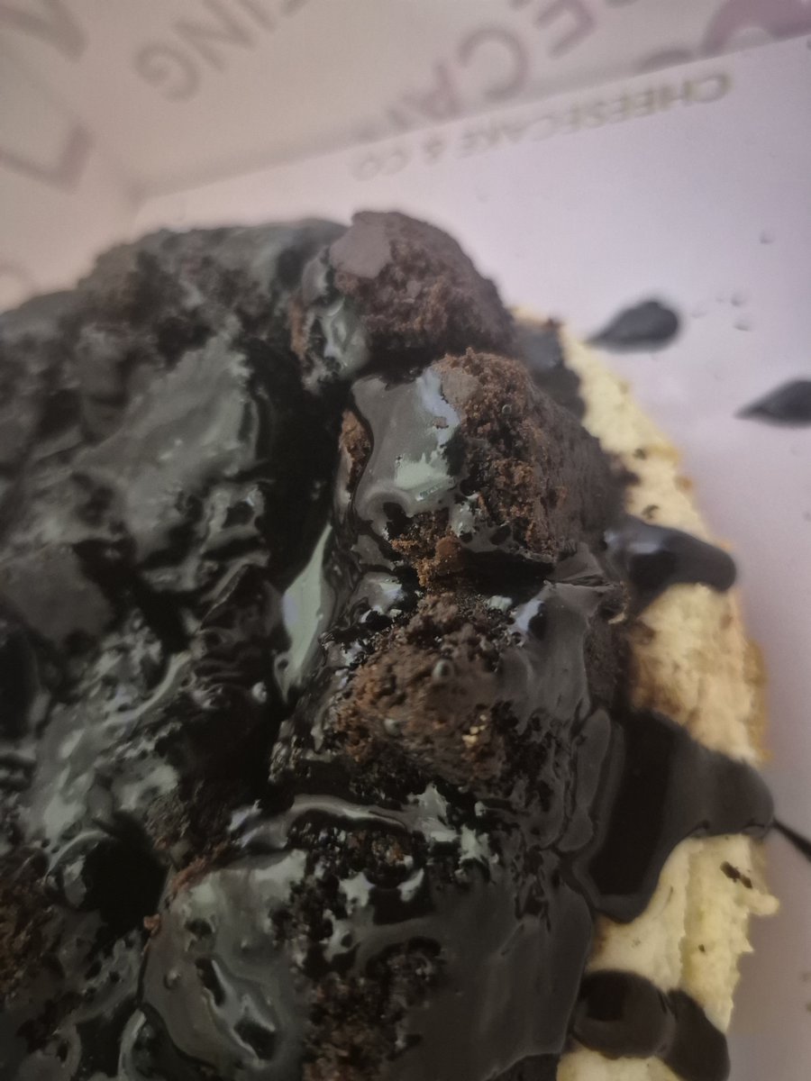 i_m__shiv's tweet photo. I ordered cheesecake from @Swiggy yesterday night, &amp; after paying about 800rs i got total shit....I complaint about this to @SwiggyCares but their response is totally ridiculous. Photos attached. Shame on you @Swiggy

#boycottswiggy 
OrderID: 249237431143181. https://t.co/228qqwlptp