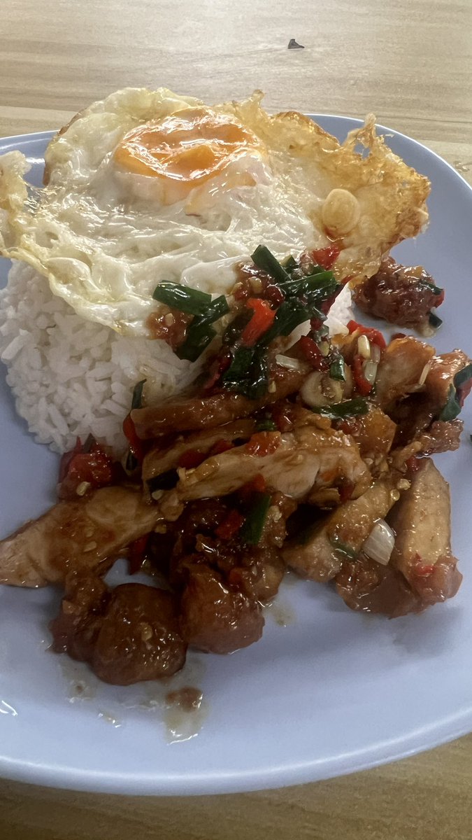 awwwfluffy's tweet photo. ประเทศแห่งการเสอไพร้ หมูกรอบคั่วพริกเกลือแต่ละร้านทีีกุเจอคือ... https://t.co/ota4q5nGFa