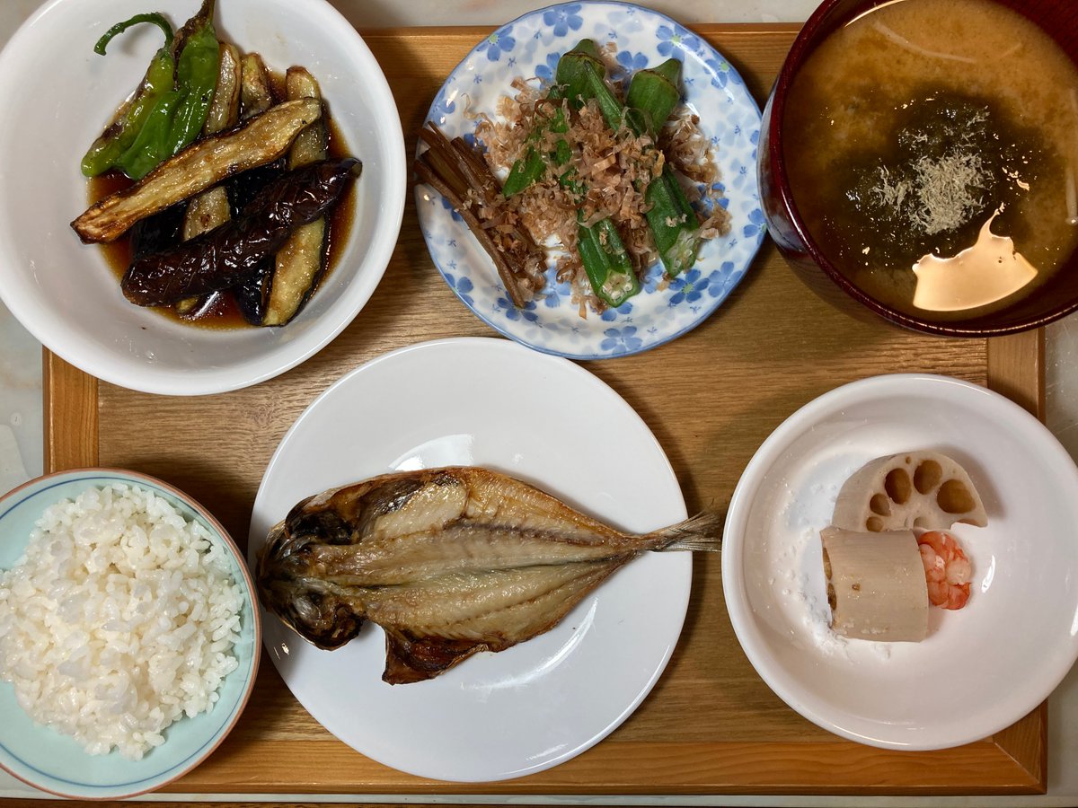 TeiAngeline's tweet photo. 本日の夕食❤
アジの開き、なすの揚げびたし🍆、蓮根とエビの蒸し物、オクラの金平ごぼう添え、七分搗玄米、お味噌汁☺️
今日は和食。食べるとしみじみ来ます🥢
#おうちごはん #オーガニック #グルテンフリー
#HomeCooking #Organic #JapaneseCuisine https://t.co/zJqjlQCi02