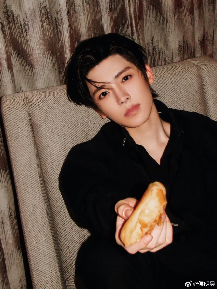 Miiiiing179's tweet photo. 侯明昊微博更新…⑴

🥮吃了吗 ​​​

🔗https://t.co/jyTAybcAUG

#NeoHou #HouMinghao #侯明昊
cr.侯明昊 https://t.co/6UrRmX0Z2X