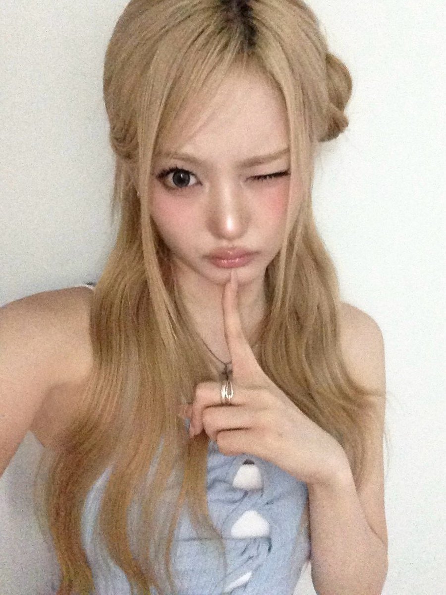 muuzz_ii's tweet photo. 얘들아 추석이라고 송편 막 먹으면 안돼~~ㅜ 진짜 조심 해야하는게.. 어떻게 알아 그게 유이인지 아닌지~!!! 송편먹기 전에 송편한테 유이가 아닌지 한번씩 말걸어서 물어보고 먹어 ~!! 알겟지?? 조심해 유이 먹지않게~!! https://t.co/XdV8uyBgxt