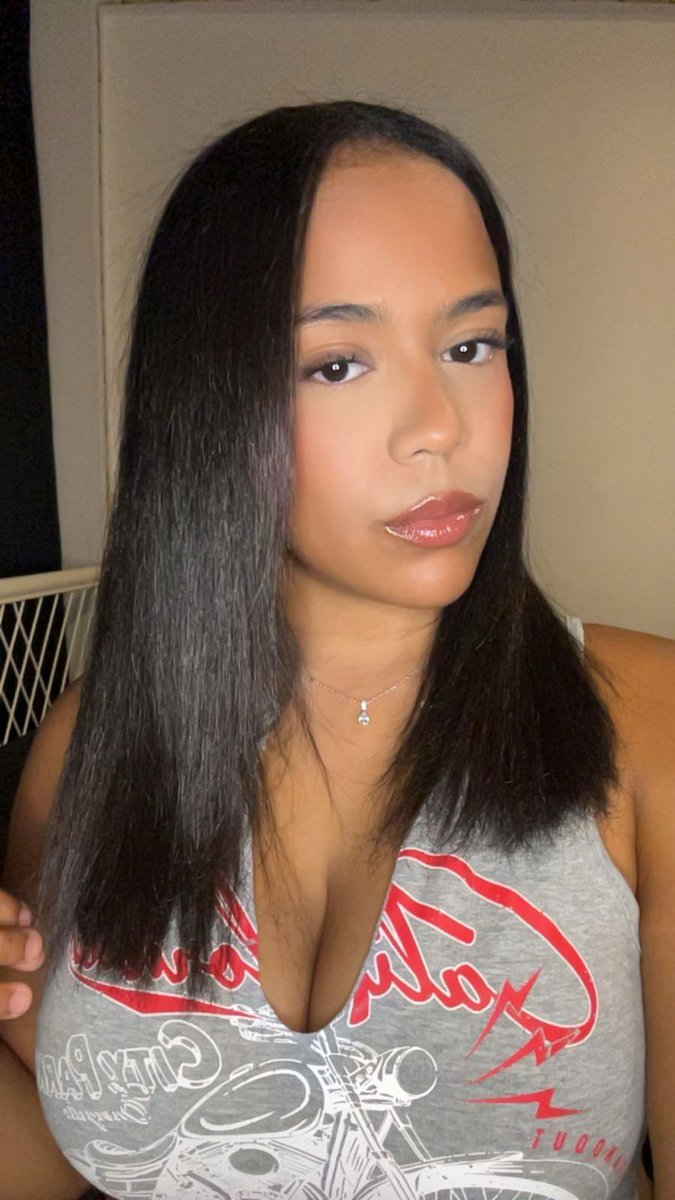 LayyDream's tweet photo. You’re small beside him embarrassed, jealous, and financially loyal 💞💞🌟🌟🍒🍒

#findom #cuck #bnwo https://t.co/s9yNXtRmkl