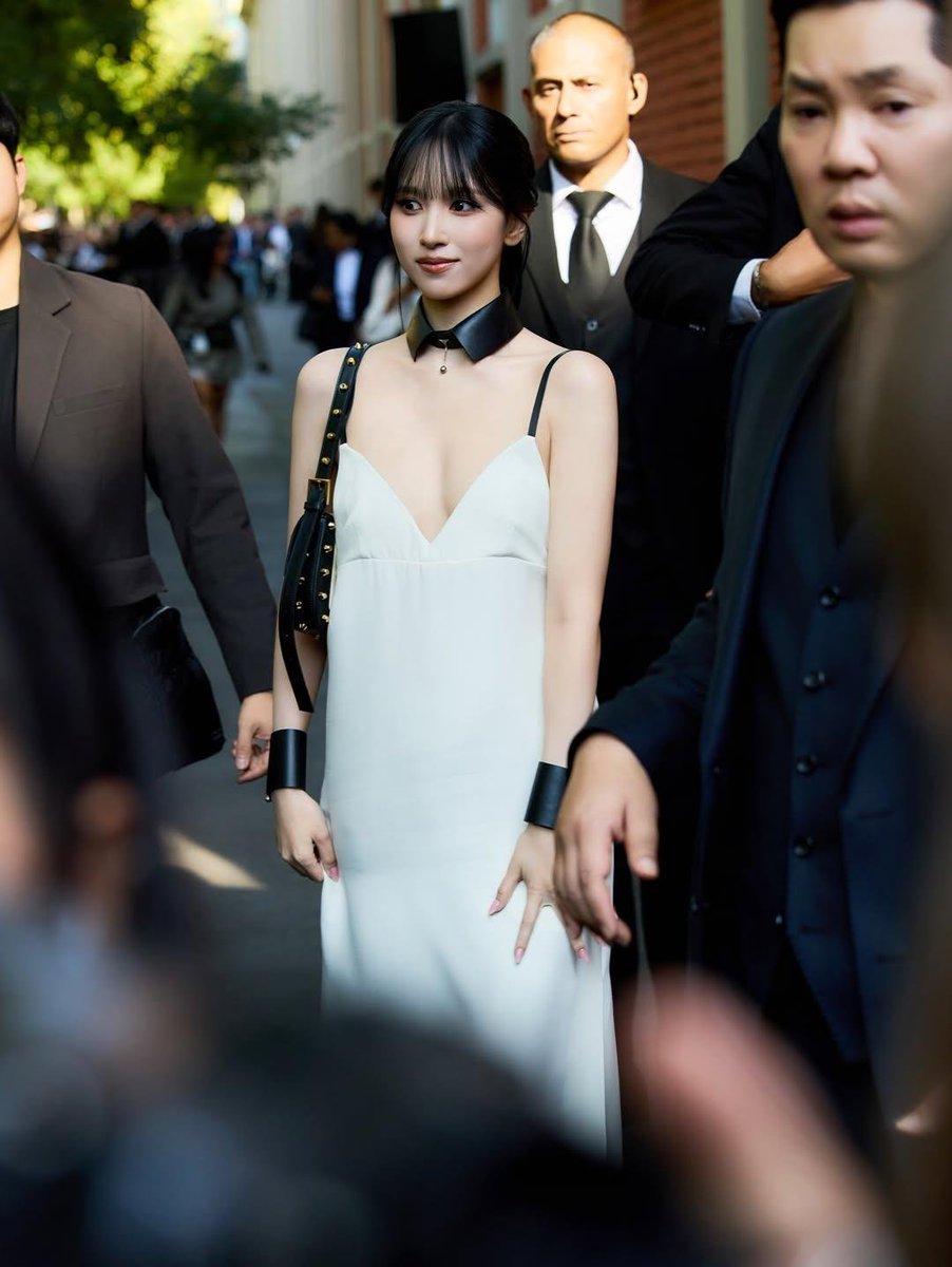minarchivs's tweet photo. PRINCESS MINA AT MILAN FASHION WEEK 

#FendiSS27xMina #FendiSS27 #MYOUIMINA https://t.co/RNr3rhl2RG