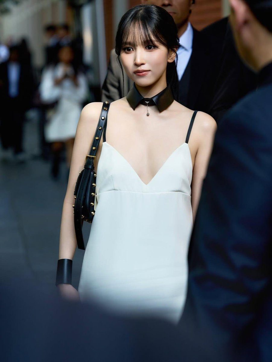 minarchivs's tweet photo. PRINCESS MINA AT MILAN FASHION WEEK 

#FendiSS27xMina #FendiSS27 #MYOUIMINA https://t.co/RNr3rhl2RG