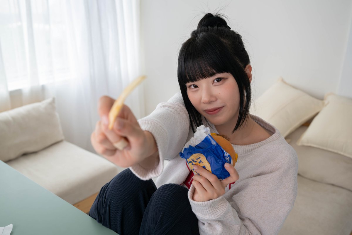 junzyphoto's tweet photo. 今日は十五夜
月見は私の。ポテトならあげる
るいず さん @ruiame_
 #shinyaと写真部屋 https://t.co/JIz6wNabi7