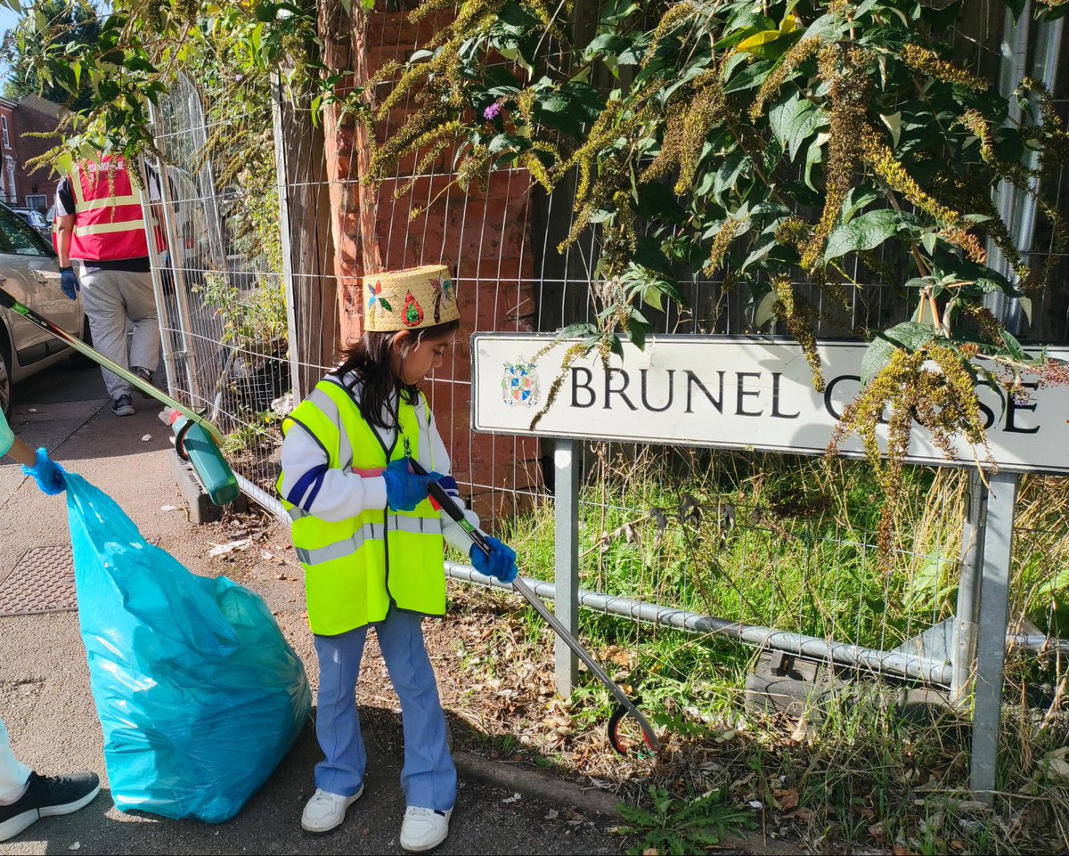 Bohras_UK's tweet photo. To mark the @WorldCleanupUK in #Birmingham, @Dawoodi_Bohras  joined @AlAbbasCentre, @WhoIsHussainBHM and @Cleanup_UK , as volunteers came together to clear local streets, collect litter and care for the spaces we all share.
@ProjectRiseDB https://t.co/XmQQK8lqYI