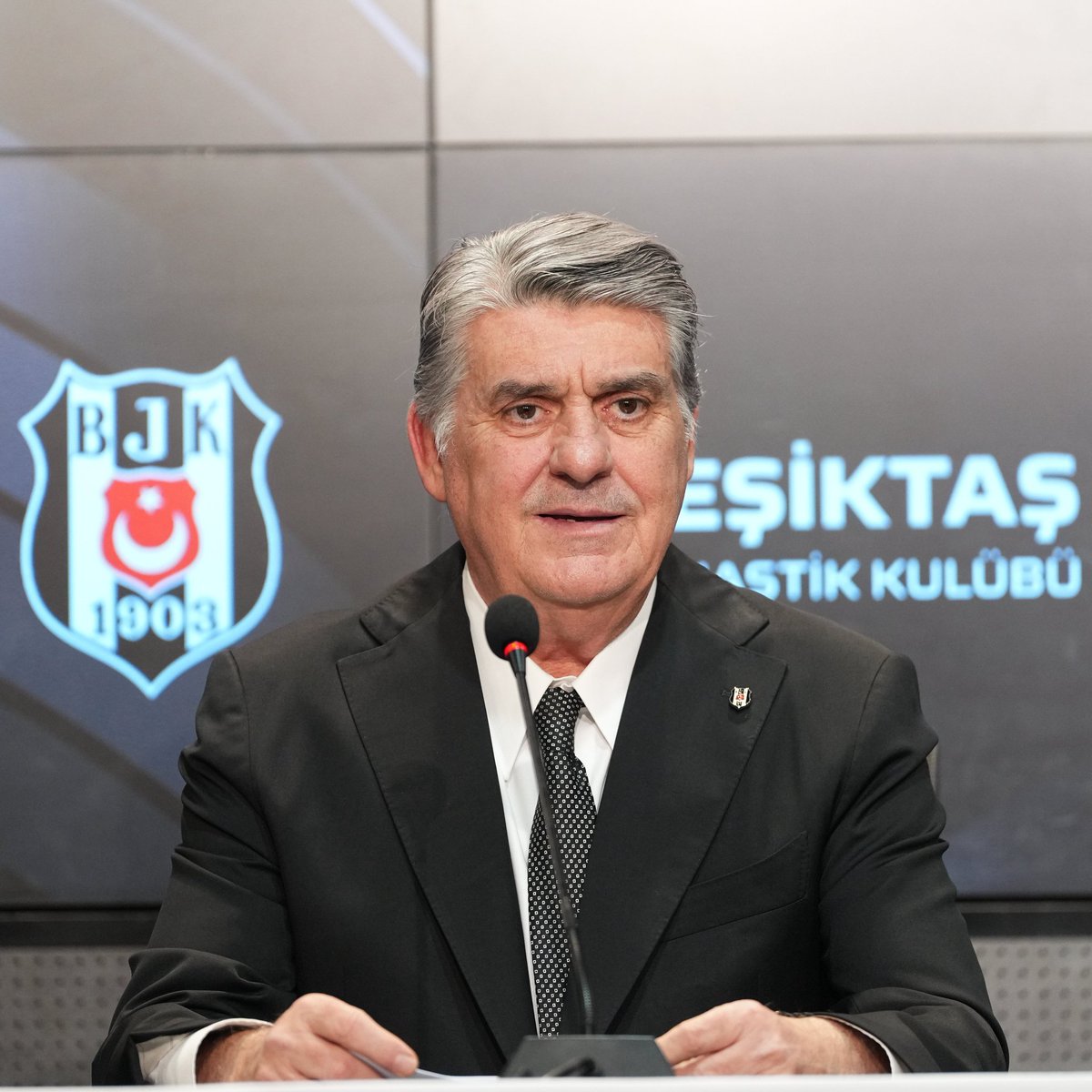 kayran35's tweet photo. fenerbahçe’yi konuşamıyor, eleştiremiyor. 

Çünkü Koç sponsorluğu ağzını bantlıyor. Acizlik böyle bir şey. https://t.co/3pmxPD9f3N