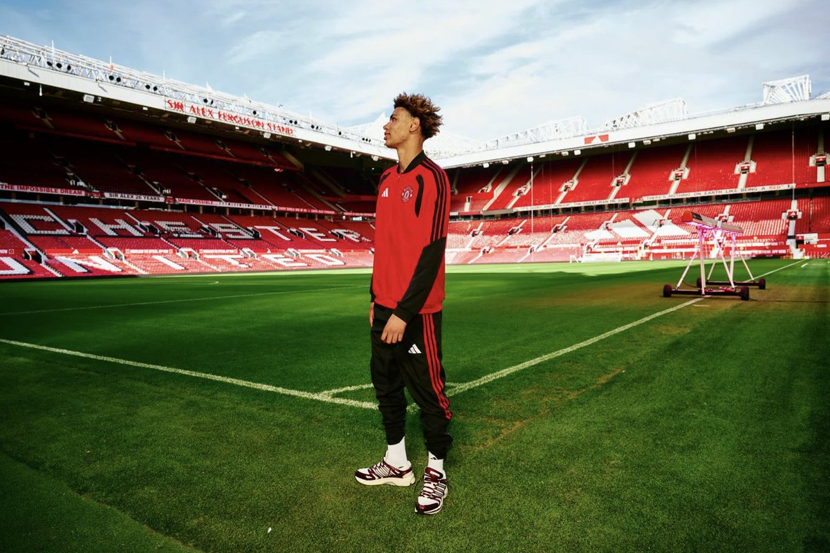 UtdDistrict's tweet photo. #mufc's future is in good hands 🤩🇩🇪 https://t.co/GNPG29ovSZ