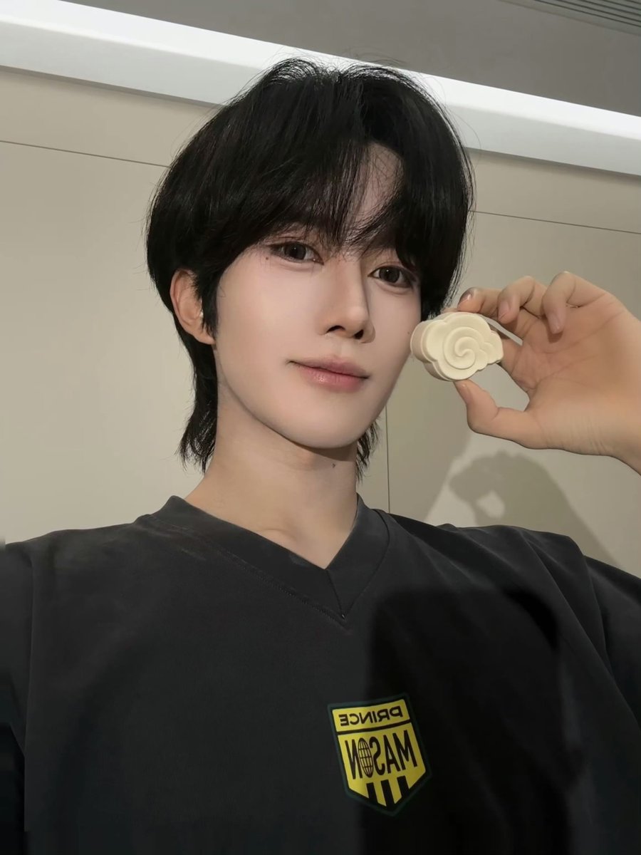 0rangeFair's tweet photo. 260925 weibo

Happy Mid-Autumn Festival~ Happy Qiuqiu~ 🌕

#XingQiu #EliotHuang #KipukaQiu #HuangXing #QiuDingjie #XYQQJ #黄星 #邱鼎杰 https://t.co/Y7oEQaLzGZ