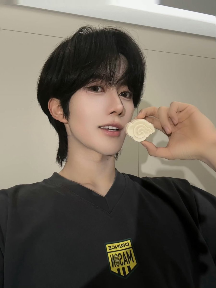 0rangeFair's tweet photo. 260925 weibo

Happy Mid-Autumn Festival~ Happy Qiuqiu~ 🌕

#XingQiu #EliotHuang #KipukaQiu #HuangXing #QiuDingjie #XYQQJ #黄星 #邱鼎杰 https://t.co/Y7oEQaLzGZ