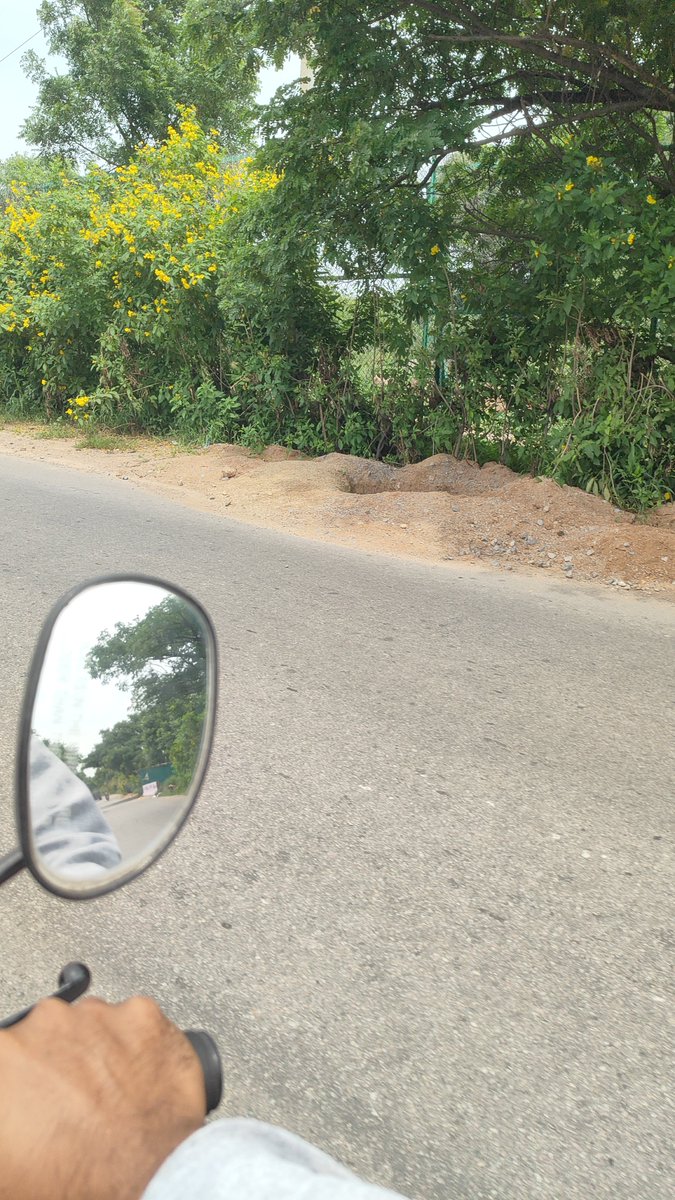 prank_reddy's tweet photo. @HYDTP @GHMCOnline @TelanganaCMO @TelanganaDGP @CYBTRAFFIC @CYBTRAFFIC
Requesting the concerned authority to take immediate action before someone is seriously injured.
@SajjanarVC_IPS sir please have a look at it. https://t.co/KrABTqSLJX