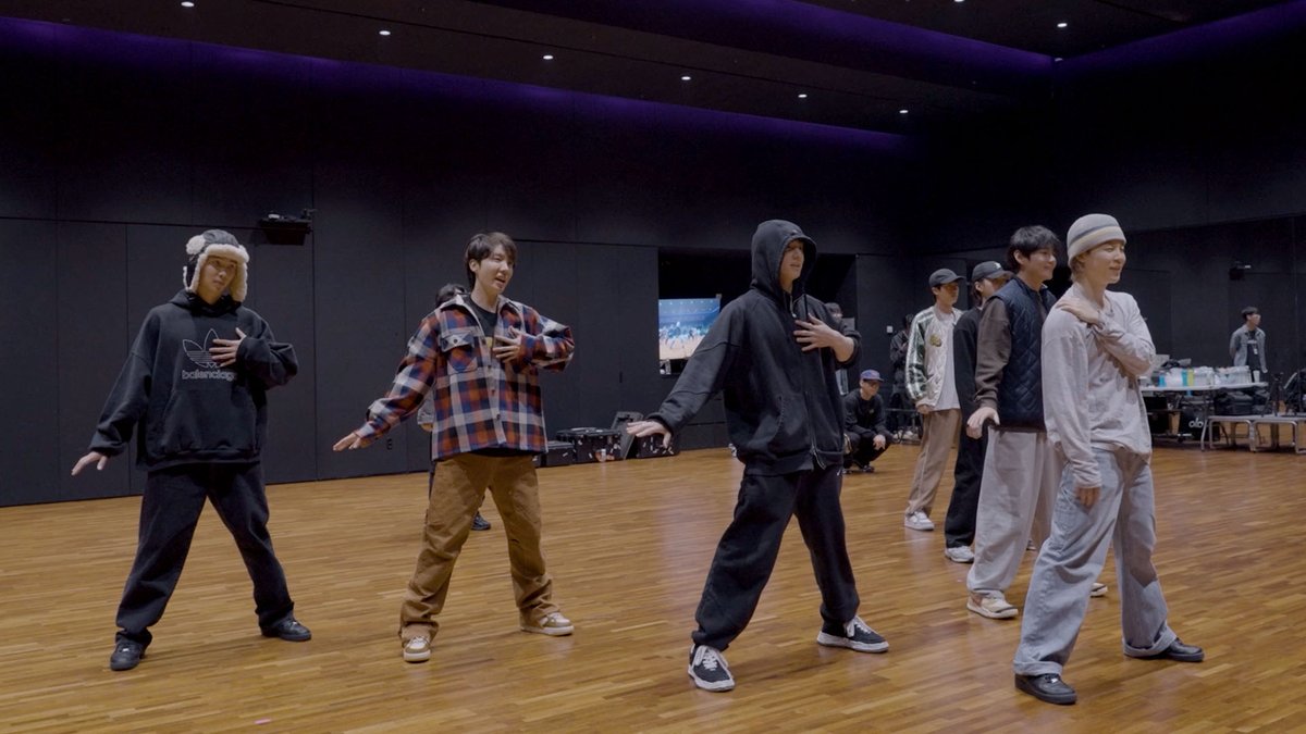 bts_bighit's tweet photo. [EPISODE] BTS WORLD TOUR ‘ARIRANG’ Practice Sketch
(https://t.co/8uzDVHKoQY)

#BTS #방탄소년단 #BTS_WORLDTOUR_ARIRANG https://t.co/gK1zygyYXN