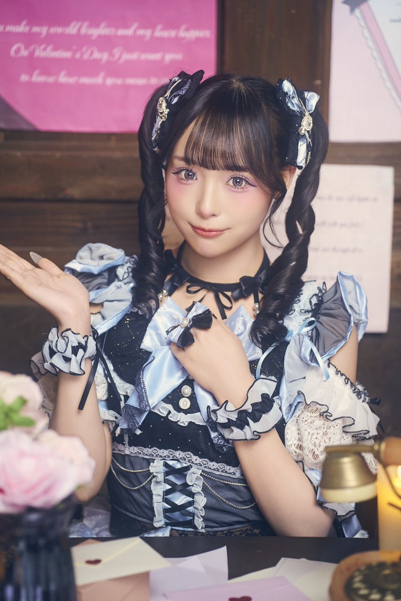 pixel_ribbon's tweet photo. Pixel Ribbon 16th Music💌
『#お忘れものは恋ですか？』

🎀新ビジュアル公開 1人目🎀

｡ﾟ•┈ ┈ ┈ ୨♡୧ ┈ ┈ ┈•ﾟ｡

葉山雫 (Hayama Shizuku)

ブルー担当

2006.1.25 (20) 

🩵: @shizuku_pxrb 

「今日は、その手を私にどうか預けて？🩵🗝𓈒 𓏸」

｡ﾟ•┈ ┈ ┈ ୨♡୧ ┈ ┈ ┈•ﾟ｡

#PixelRibbon  #ぴくりぼ 
#葉山雫 #しーちゃん #ハロウィン