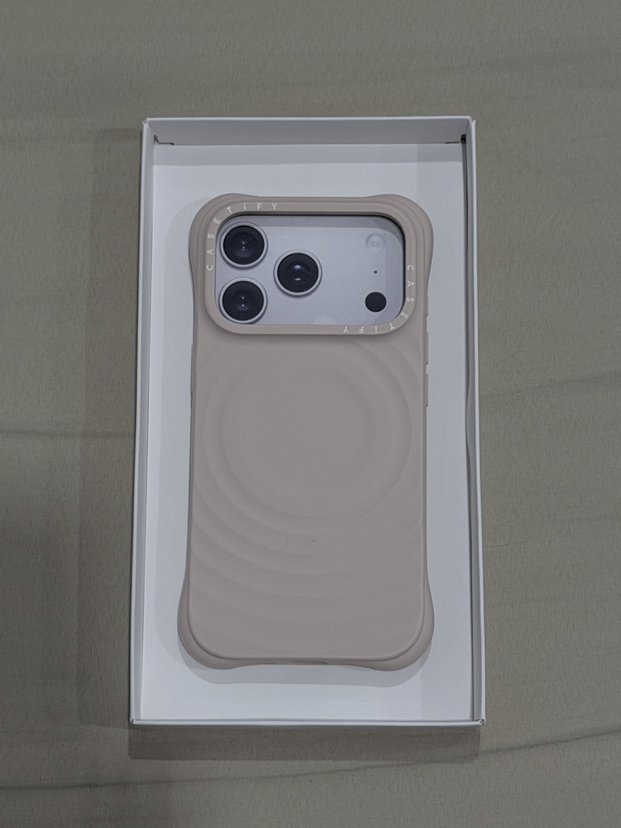 bwyouu's tweet photo. ส่งต่อ Casetify ของแท้ 💯

Iphone 17 pro สี Oat 
ใหม่มาก สภาพดี พร้อมกล่องครบ
1550.- (รวมส่ง) 

#ส่งต่อCasetify #Casetify #casetifyมือสอง #ส่งต่อเคส #ส่งต่อเคสไอโฟน #เคสไอโฟน17pro #iphone18pro https://t.co/Yhcu0CuIqv