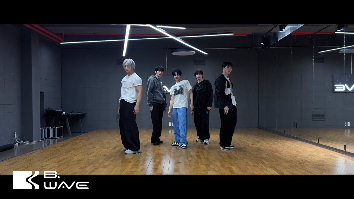 official_ONEUS's tweet photo. 🎥
ONEUS(원어스) ‘눈을 돌리지마 (Say Yes!)’ 
Dance Practice

▶️ https://t.co/3DS6z8lL2K

#원어스 #ONEUS 
#FIRST_LIGHT_井 #눈을돌리지마 https://t.co/0uZglmagT1