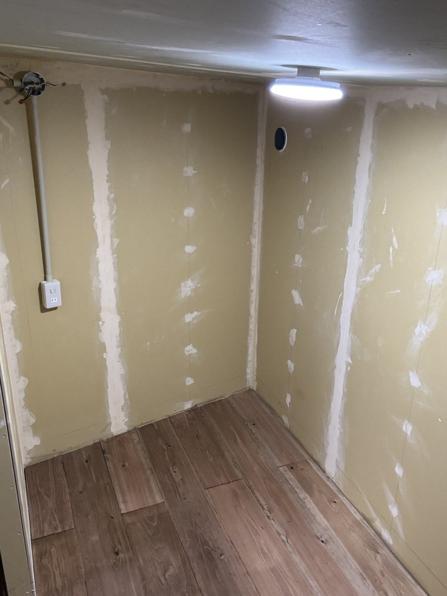 plantsbk's tweet photo. 小部屋増築DIY -完- https://t.co/1NgrjRpK2M